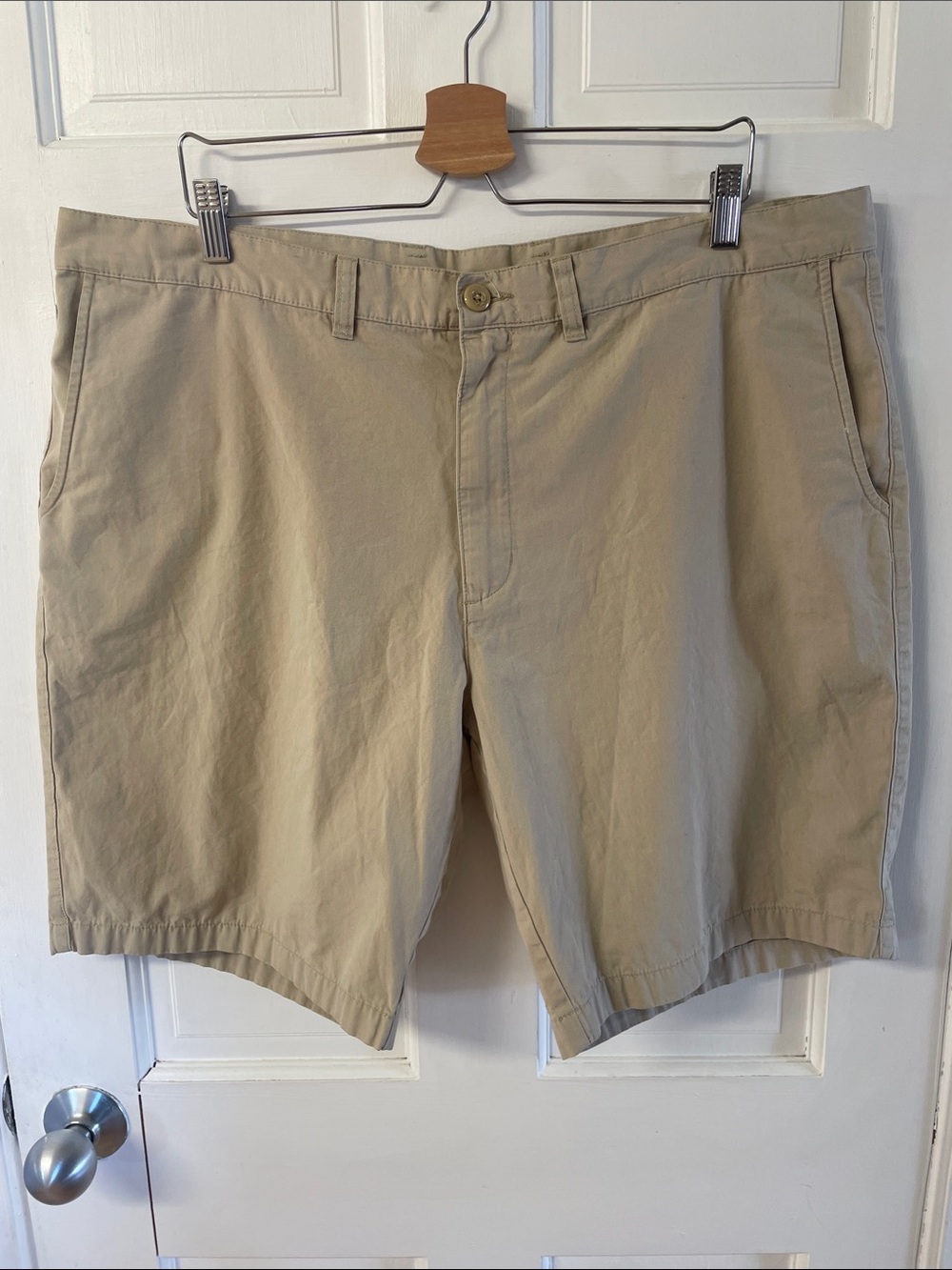 Patagonia tan organic cotton flat front casual dress shorts men’s size 40